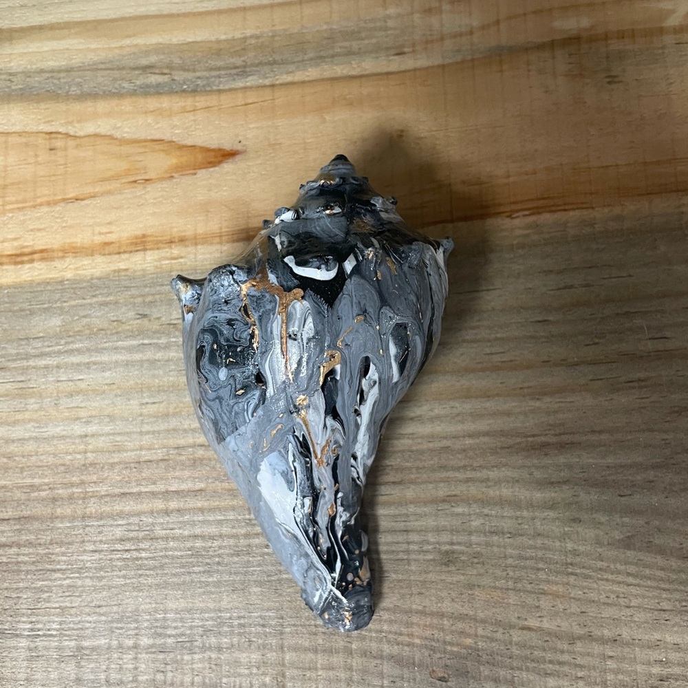 Small abstract shell - Picture 2 of 2